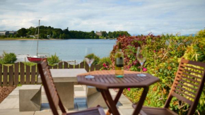 Shoreline Cottage - Historic Castle & Bay Views